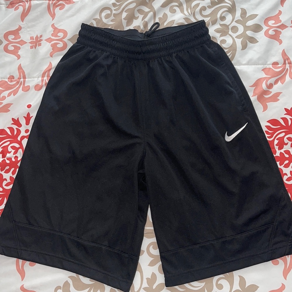EUC NIKE basketball shorts